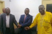 Le Ministre entre le Président du GWP/AO et le Président du PNE-Bénin