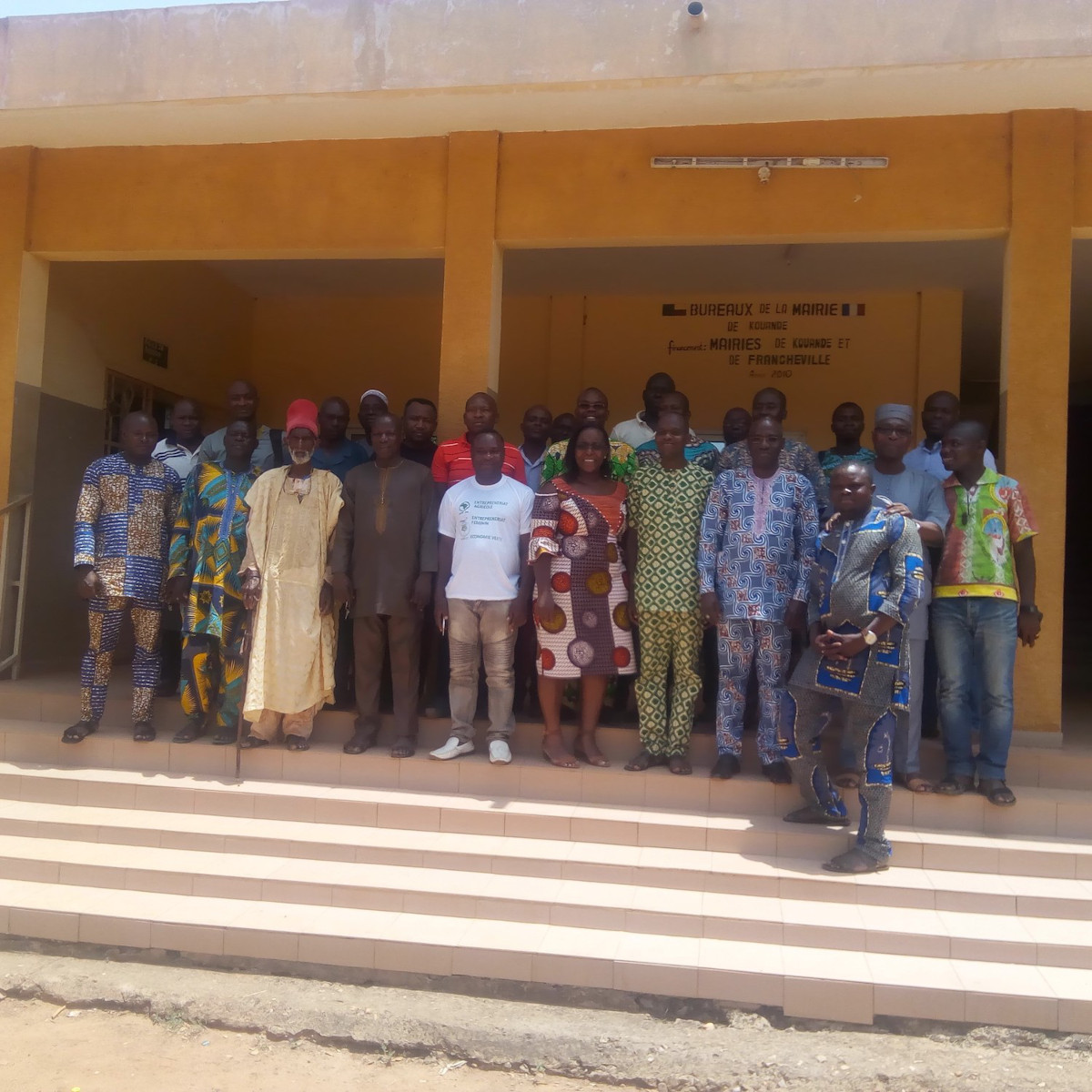 Photo de famille des participants à la validation de la démarche de mise en place du CLE au niveau de la tête de bassin de la Mékrou